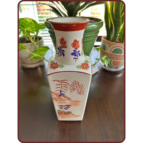 Vintage Japanese Imari-style Porcelain Vase Featuring a Temple / Floral Scenes - Picture 2 of 2